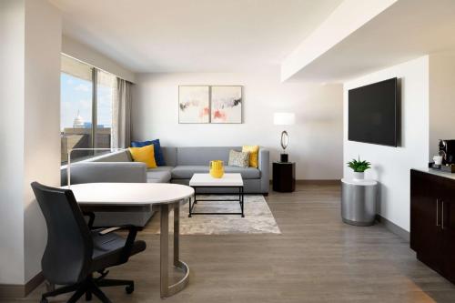 2 King Beds 1 Bedroom Corner Suite-City View