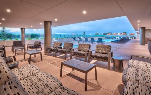 Hampton Inn & Suites Anaheim Resort Convention Center - image 7