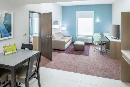 Home2 Suites By Hilton Orlando Airport - image 12