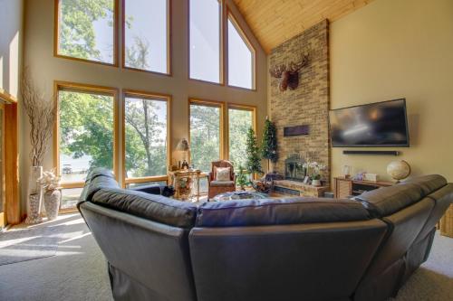Lakefront Brainerd Cabin w/ Fireplace! in East Gull Lake (MN)