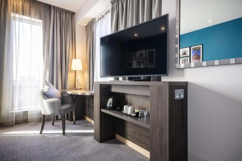 Hampton by Hilton Stockton on Tees Room Type - Queen Family Room With River View