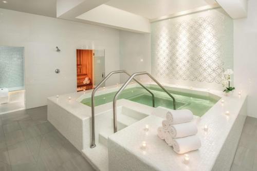 Hot tub, Waldorf Astoria Atlanta Buckhead near Phipps Plaza