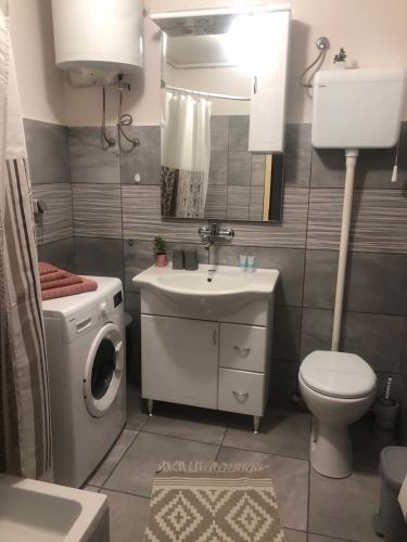 Shower, STUDIO APARTMAN MARINJAK in Belisce