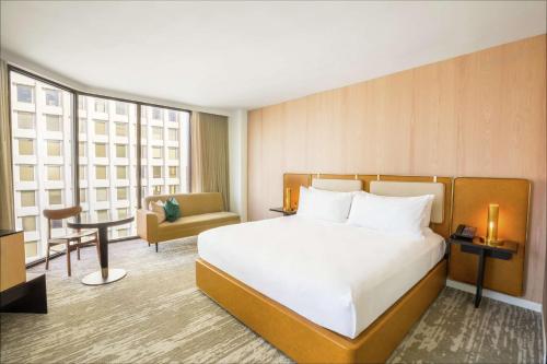 C. Baldwin, Curio Collection by Hilton, Houston (foto 11)