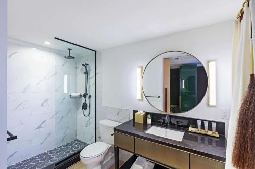King Room image 5