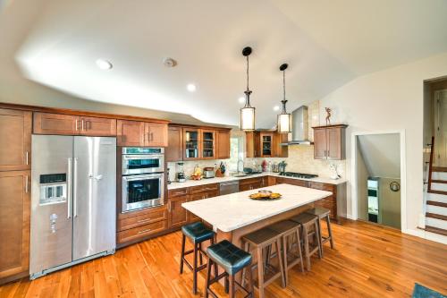 Waltham Vacation Rental about 12 Mi to Downtown Boston in Waltham, USA