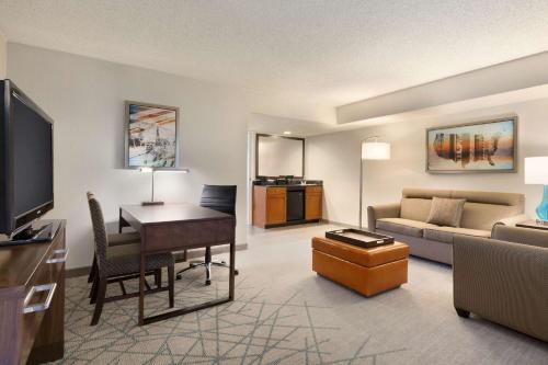 Embassy Suites by Hilton Brea - North Orange County Room Type - Two-Room Corner King Suite with Sofa Bed
