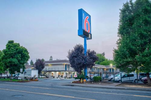 Motel 6-Salem, OR