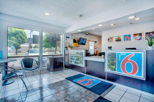 Motel 6-Salem, OR