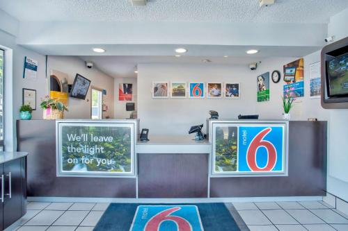 Motel 6-Salem, OR