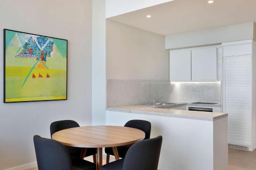 One-Bedroom Suite image 6