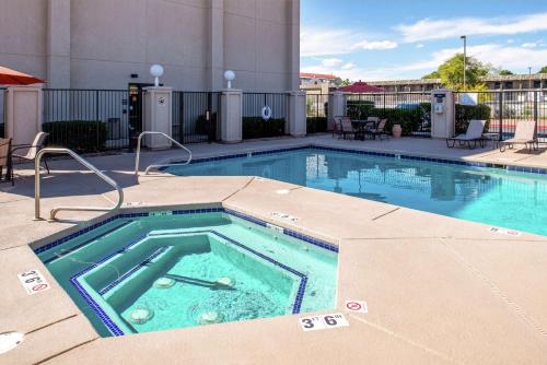 Hampton Inn Albuquerque - University/Midtown - image 6