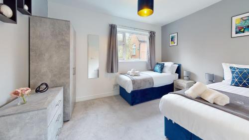 Cosy 2 bed Apartment 1st Floor Business & Leisure Parking and Wifi by Jesswood Properties