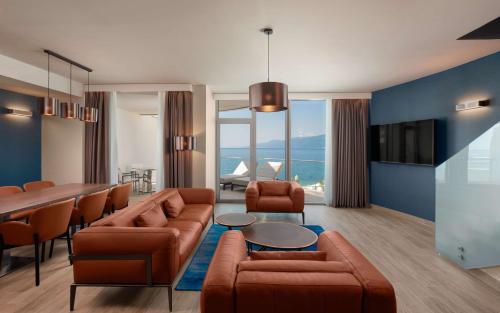 Three-Bedroom Villa Apartment with Sea View