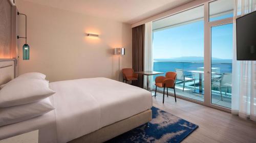 King Guest Room with Sea View - Accessible