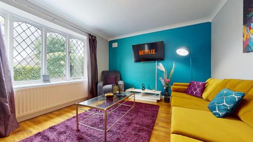 Charming 3 Bed Bungalow Parking & Wifi Business and Leisure by Jesswood Properties photo 1