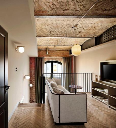 room detail thumbnail 1