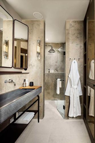 room detail thumbnail 2