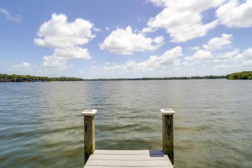 Lakefront Condo with Pool and Views 7 Mi to Orlando! Lakefront Condo with Pool and Views 7 Mi to Orlando!