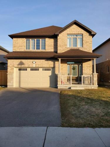 4 BD Family Retreat - Basement not Included Room Type - Four-Bedroom House