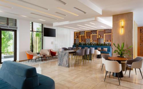 Empfangshalle, DoubleTree by Hilton Shymkent in Shymkent
