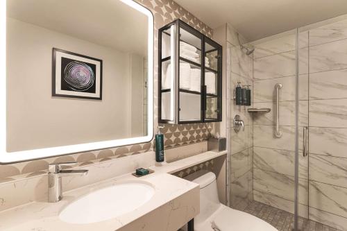 King Studio Suite room in DoubleTree by Hilton New York Midtown Fifth Ave
