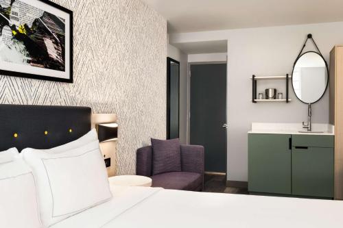 King Room image 6