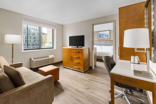 One-Bedroom King Suite with Sofa Bed - Non-Smoking