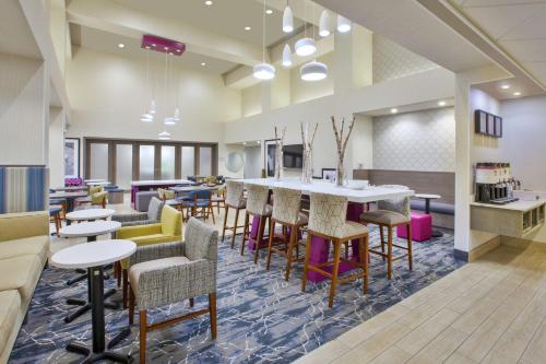 Hampton Inn & Suites Oakwood Village-Cleveland