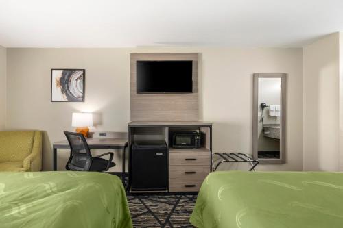 2 double beds