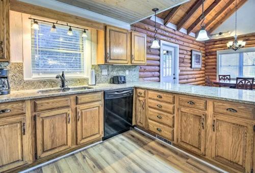 Smokey Mountain Hideaway in Gatlinburg, USA