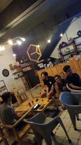 CoffeeBunk Hostel – Tangerang, PA
