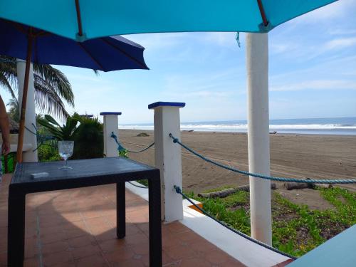 منظر, MARDEORO BEACH HOUSE in Barra De Santiago