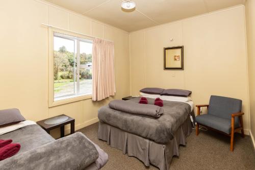 1 double bed, 1 twin bed
