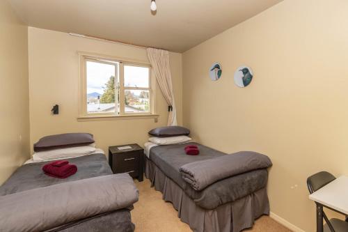 2 twin beds