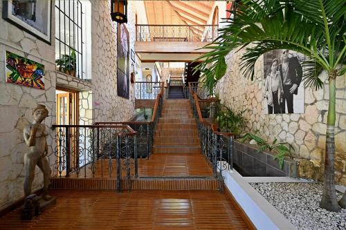 Hospitality Expert Music Mansion - 8BR Pool Bar
