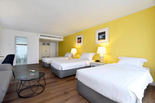Junior Suite City View image 2