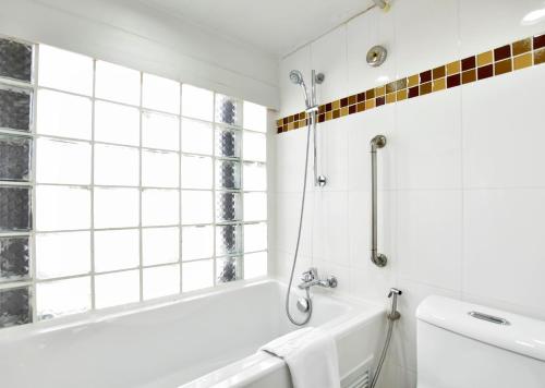 Junior Suite City View image 6