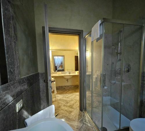 Deluxe Suite image 2