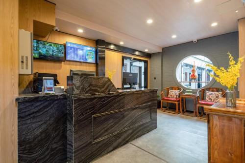 ردهة, East Sacred Hotel ᴸᴱO --Accpet the World---2 mins walk to Subway丨Ticket service Route design-Authent in بحيرات باك (هو هاي)