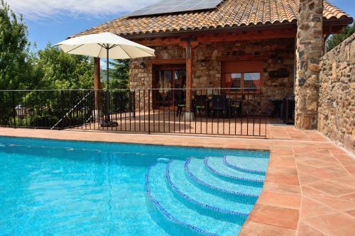 Úszómedence, Casa Rural-Rosa de los Vientos in Braojos