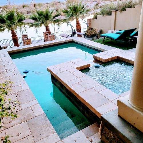 Family-friendly Riverfront mansion pool and spa in a calm cove of the Colorado River