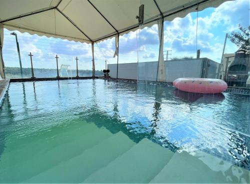 2 bedrooms, 3 beds