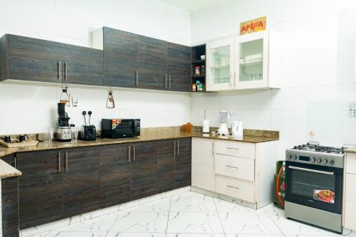 ห้องครัว, Lux Suites Le Royal Apartments Nyali in มอมบาซา