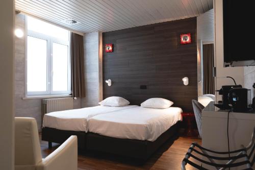 Superior Double Room image 7