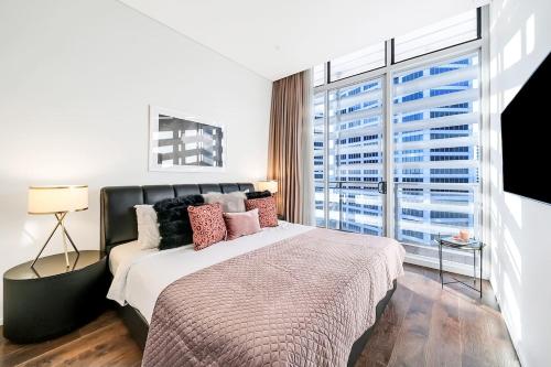 Luxury Loft in the CBD with Outdoor Living - image 12