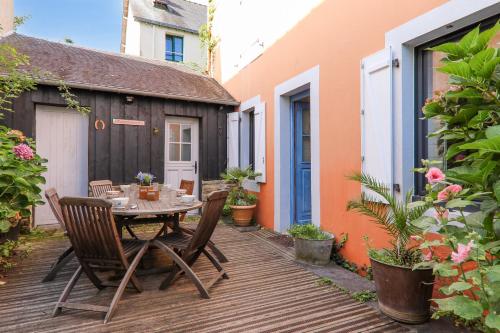 Maison pour 9 - 100m du port du Bono gîte à louer Le Bono
