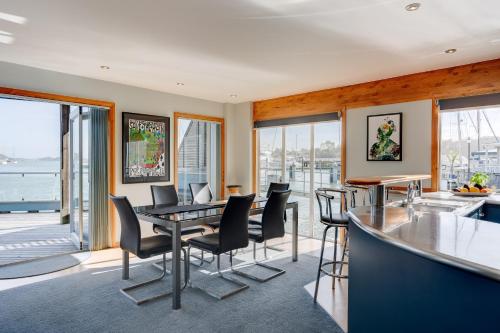 Bay of Islands 2 Bedrooms On The Water-The Landing in Opua