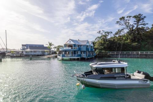Bay of Islands 2 Bedrooms On The Water-The Landing in Opua