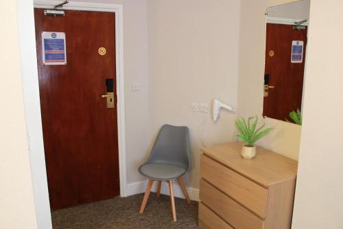 Lords Hotel - image 13